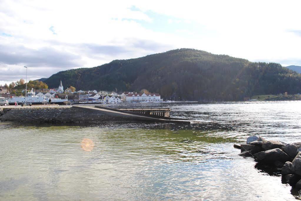 Ryfylke Fjordhotel Sand エクステリア 写真